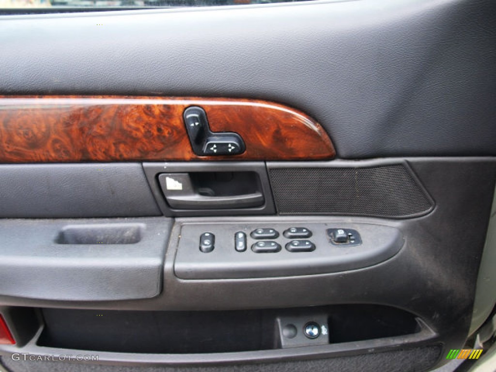 2004 Grand Marquis GS - Silver Birch Metallic / Dark Charcoal photo #15