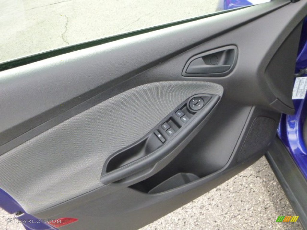 2012 Focus SE Sedan - Sonic Blue Metallic / Charcoal Black photo #11