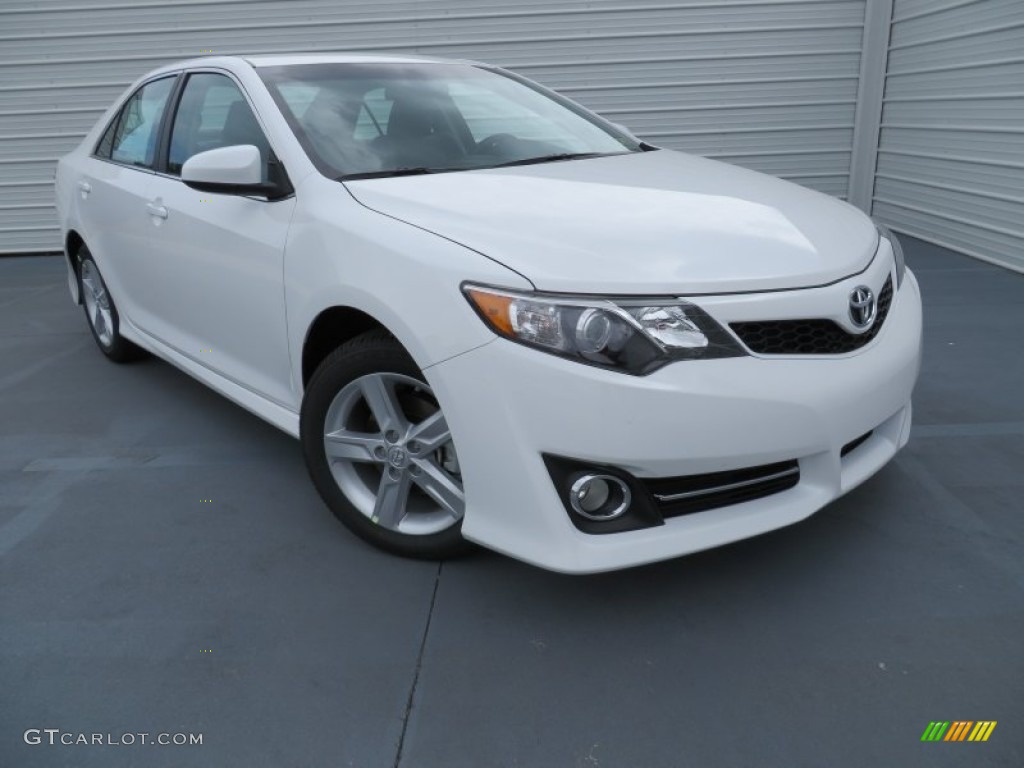 2014 Camry SE - Super White / Black/Ash photo #1
