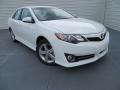 2014 Super White Toyota Camry SE  photo #2