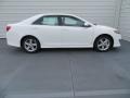 2014 Super White Toyota Camry SE  photo #3
