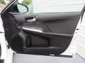 2014 Super White Toyota Camry SE  photo #17