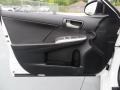 2014 Super White Toyota Camry SE  photo #23