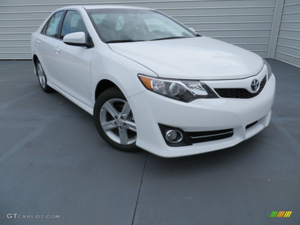 2014 Camry SE - Super White / Black/Ash photo #1