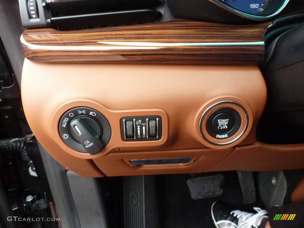 2014 Maserati Quattroporte S Q4 AWD Controls Photo #87604684