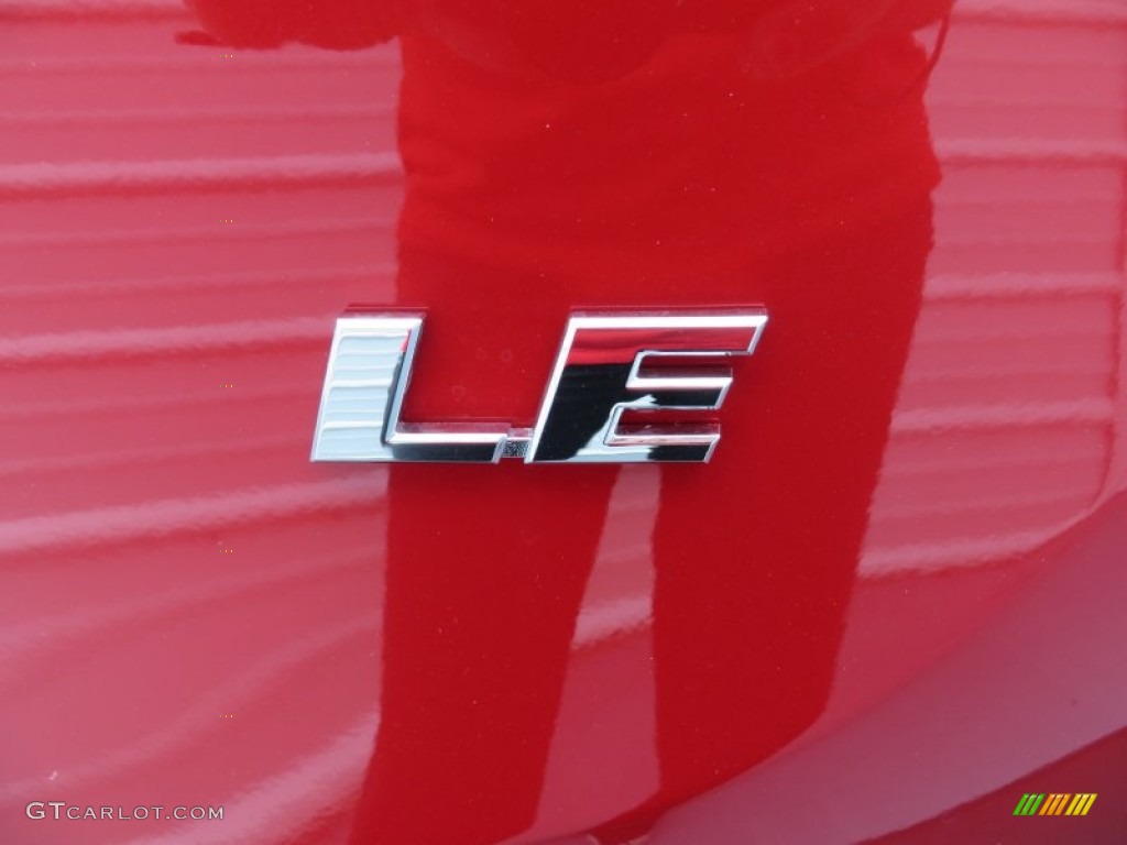 2013 Toyota RAV4 LE Marks and Logos Photos