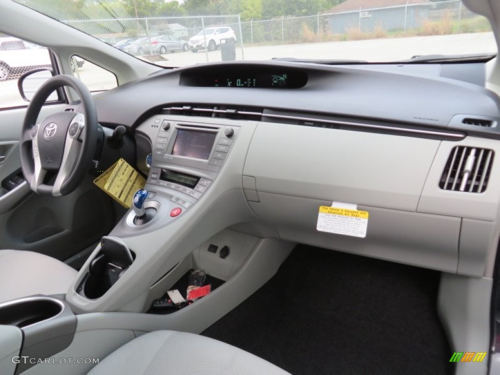 2013 Prius Three Hybrid - Winter Gray Metallic / Misty Gray photo #19