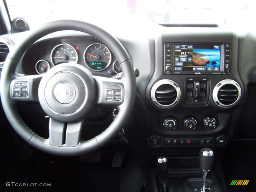 2014 Jeep Wrangler Unlimited Sahara 4x4 Dashboard Photos