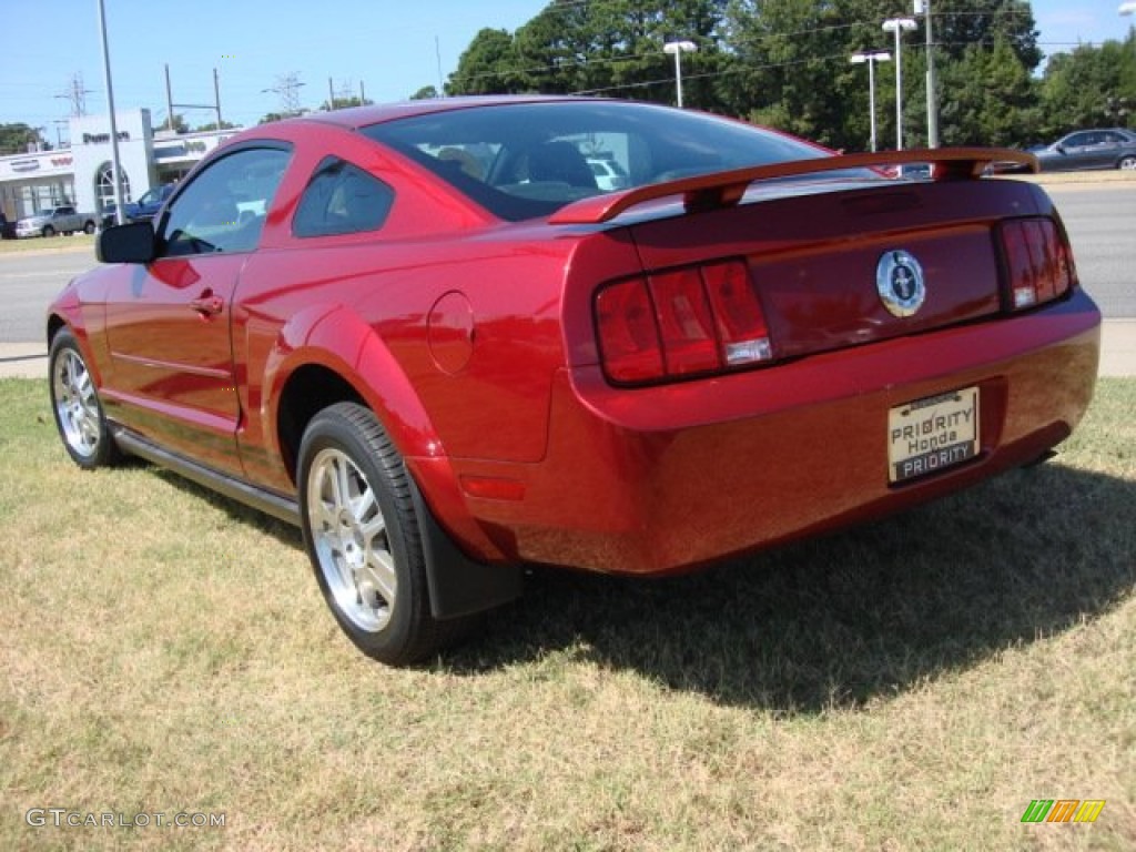 2005 Mustang V6 Deluxe Coupe - Redfire Metallic / Dark Charcoal photo #4