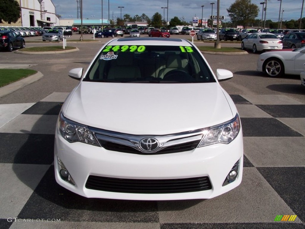 2013 Camry XLE V6 - Super White / Ivory photo #2