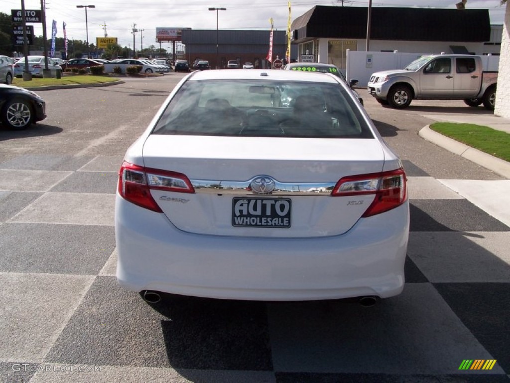 2013 Camry XLE V6 - Super White / Ivory photo #4