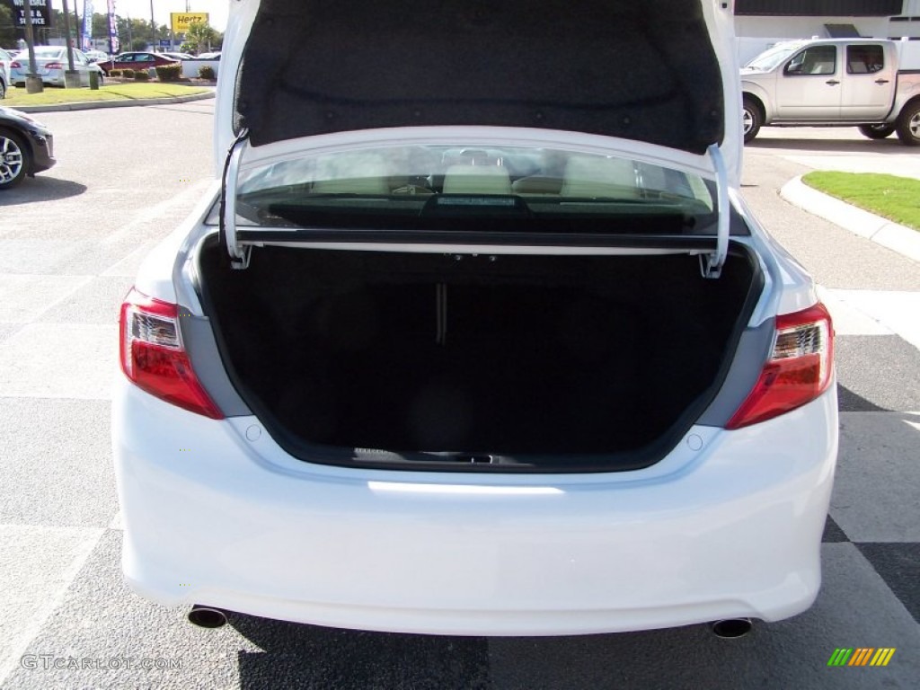 2013 Camry XLE V6 - Super White / Ivory photo #5