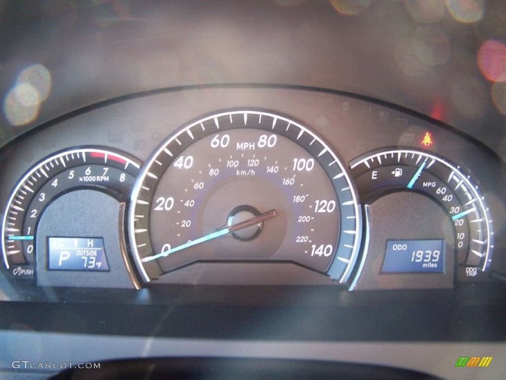 2013 Camry XLE V6 - Super White / Ivory photo #16
