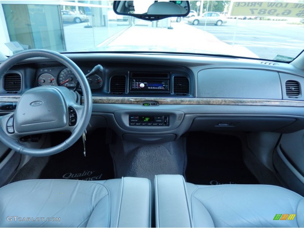2000 Ford Crown Victoria LX Sedan Dashboard Photos
