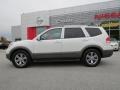 2009 Clear White Kia Borrego EX V6  photo #2