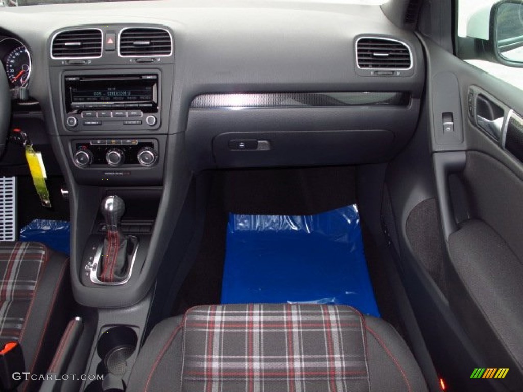 2014 Volkswagen GTI 4 Door Wolfsburg Edition Intelagos Plaid Cloth Dashboard Photo #87628477