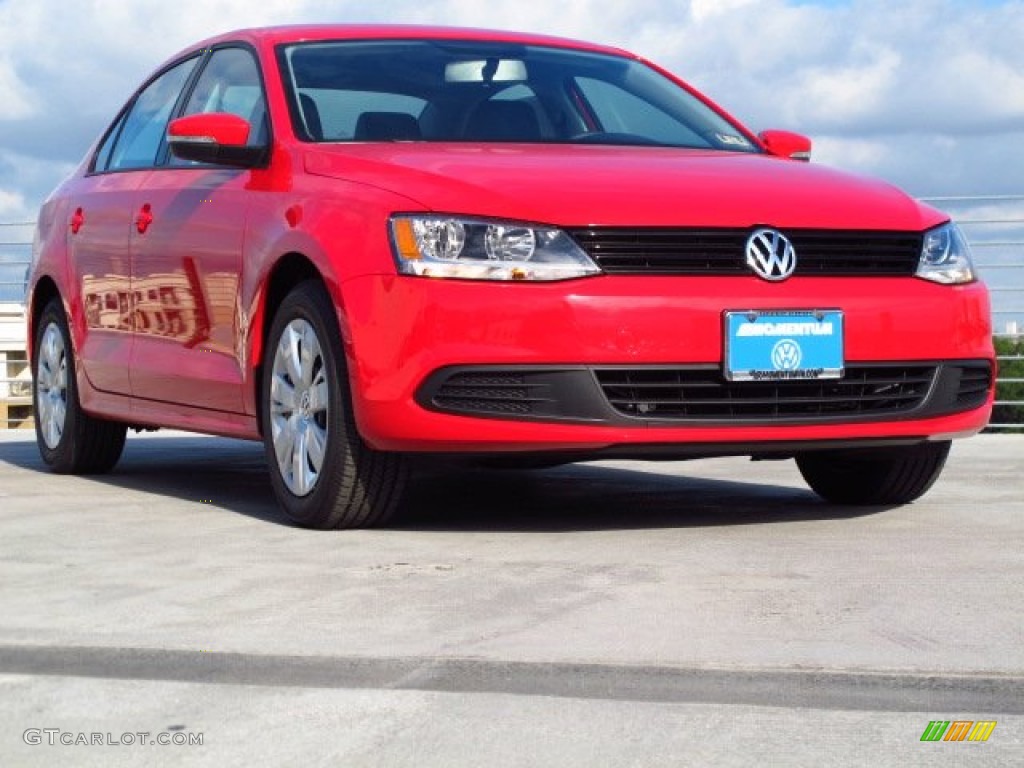 2014 Jetta SE Sedan - Tornado Red / Titan Black photo #1