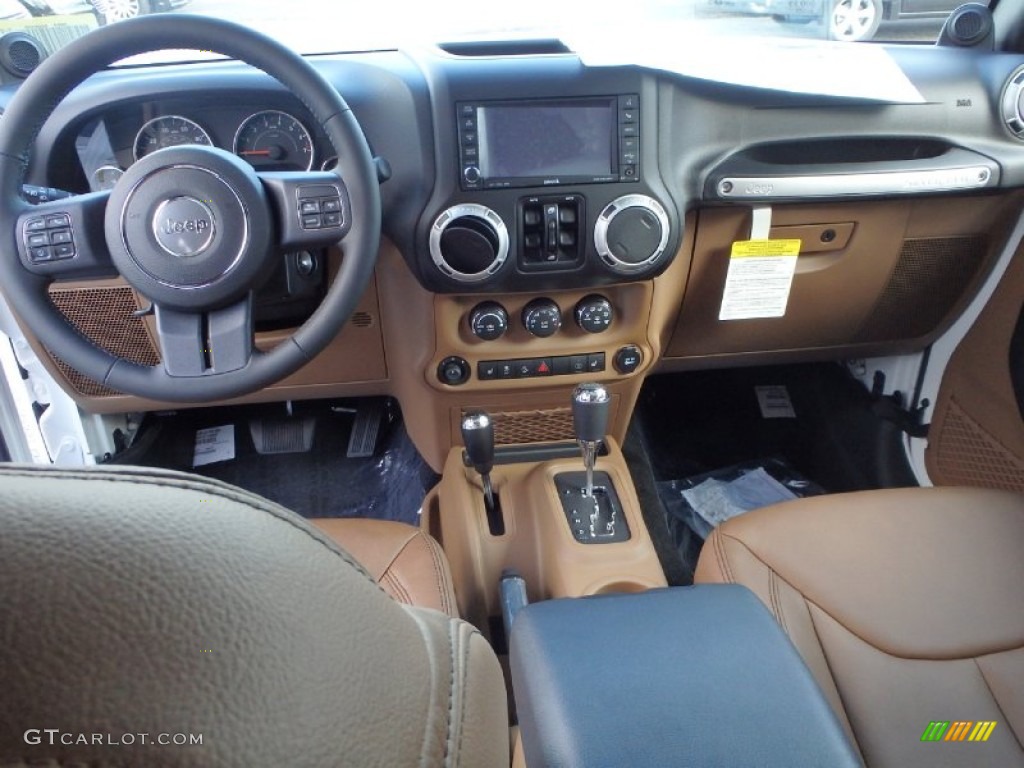 2014 Jeep Wrangler Unlimited Rubicon 4x4 Dashboard Photos