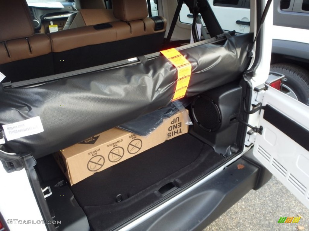 2014 Jeep Wrangler Unlimited Rubicon 4x4 Trunk Photos