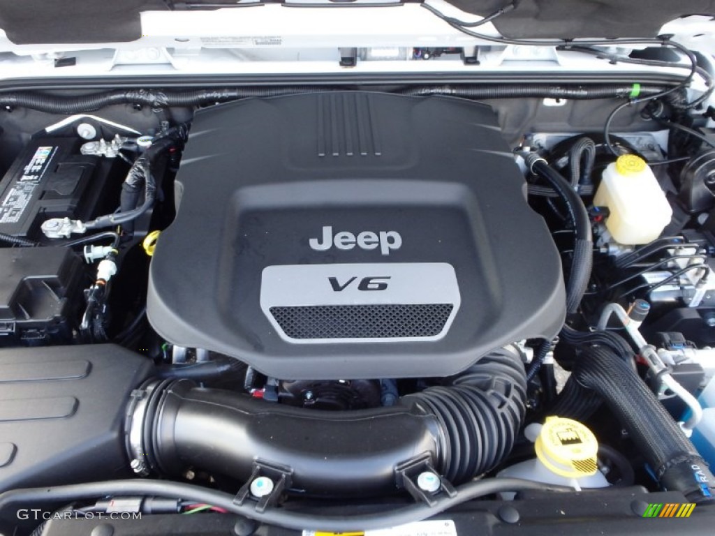 2014 Jeep Wrangler Unlimited Rubicon 4x4 Engine Photos