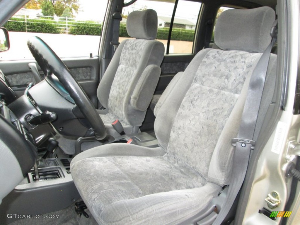 2002 Isuzu Trooper S 4x4 Front Seat Photo #87634861