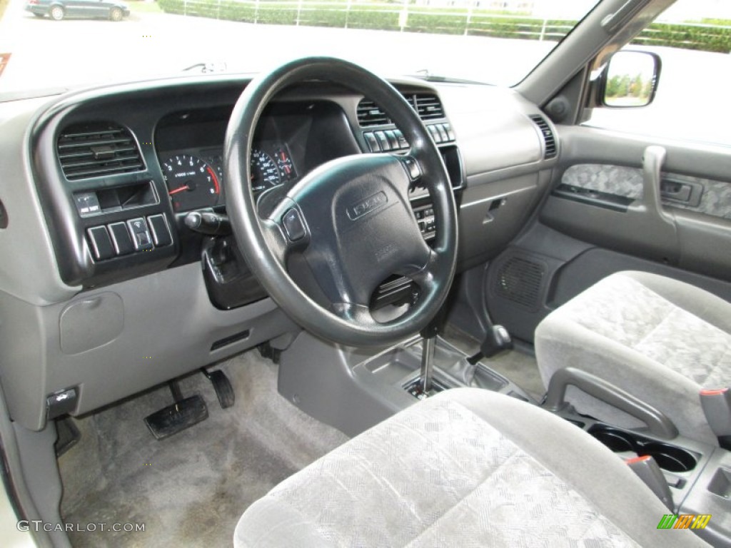 Gray Interior 2002 Isuzu Trooper S 4x4 Photo #87634915
