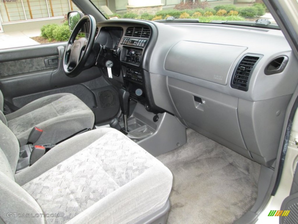 Gray Interior 2002 Isuzu Trooper S 4x4 Photo #87634939