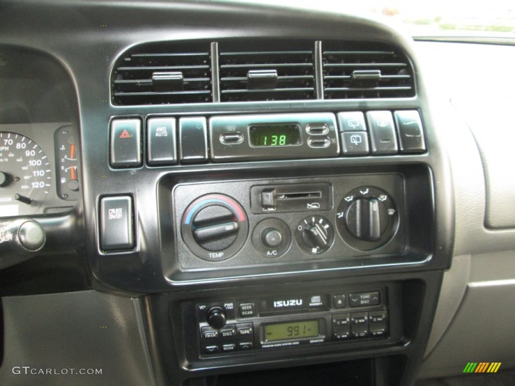 2002 Isuzu Trooper S 4x4 Controls Photo #87635011