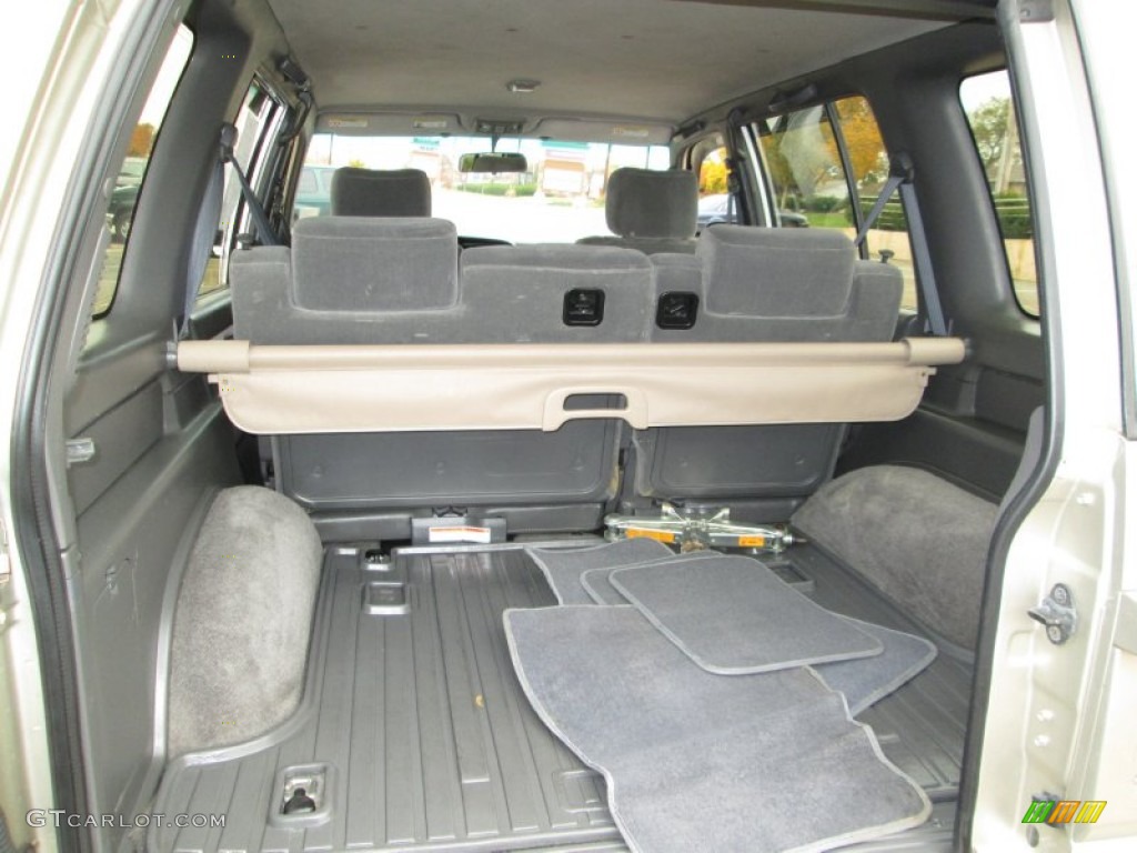 2002 Isuzu Trooper S 4x4 Trunk Photos