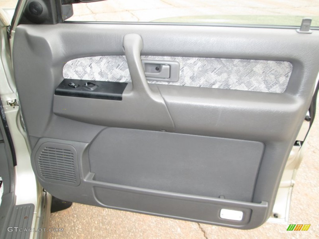 2002 Isuzu Trooper S 4x4 Gray Door Panel Photo #87635125