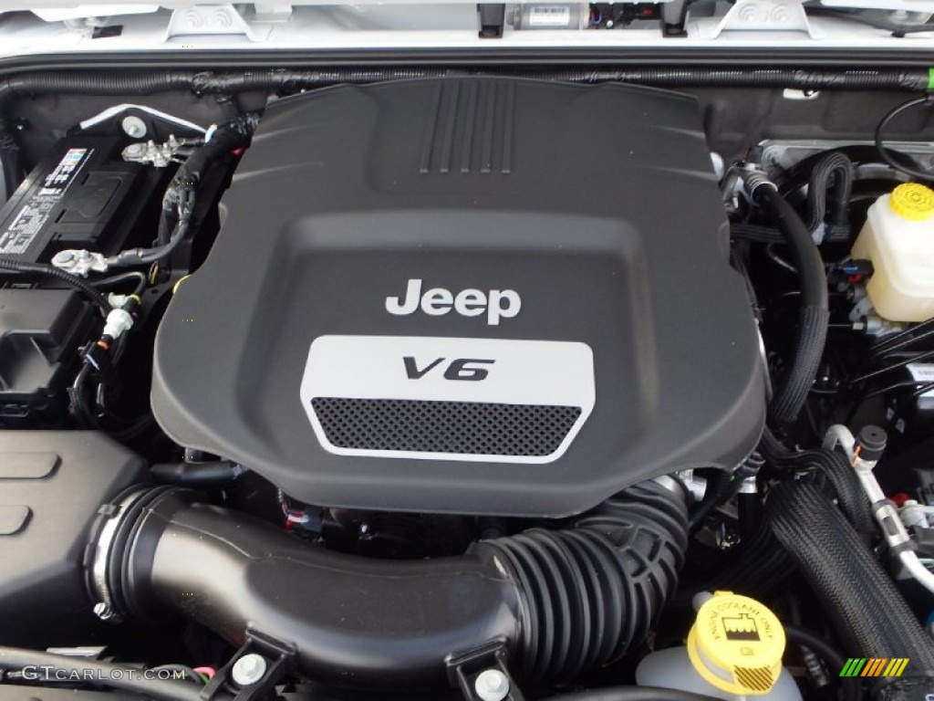 2014 Jeep Wrangler Unlimited Sport 4x4 3.6 Liter DOHC 24-Valve VVT V6 Engine Photo #87635257