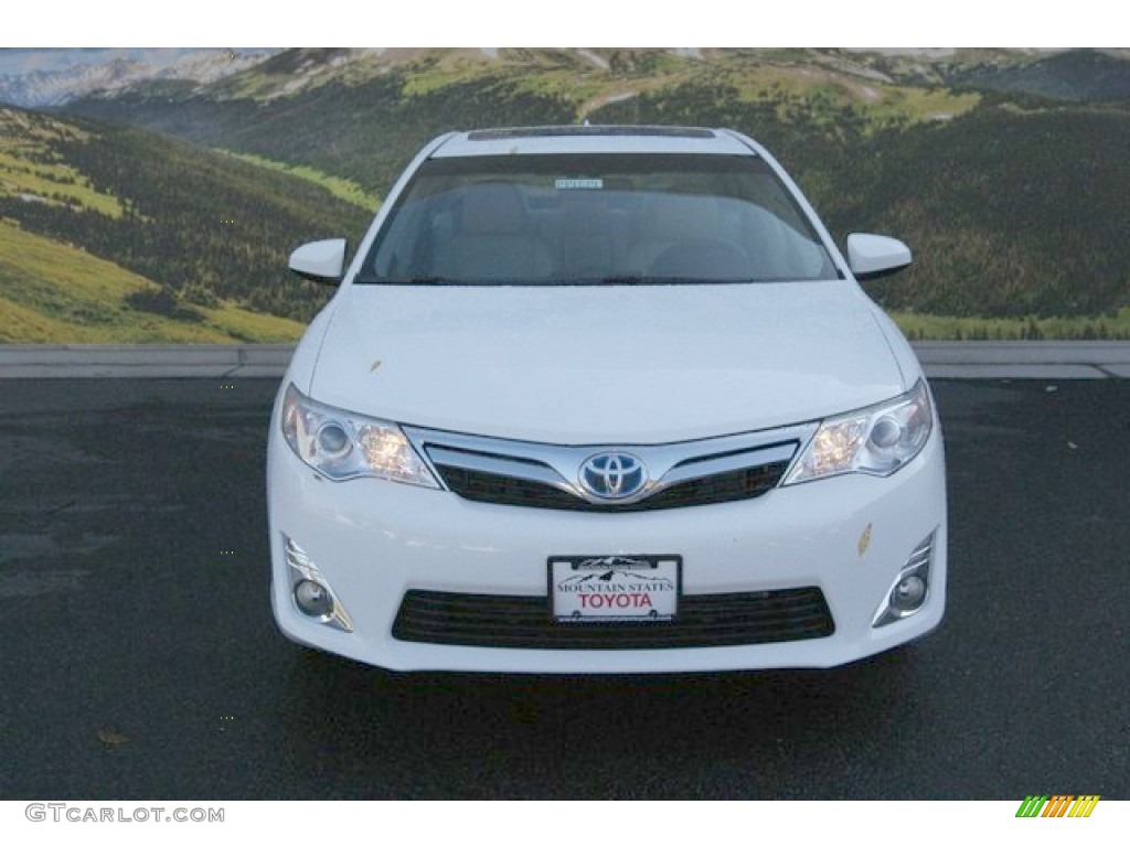 2014 Camry Hybrid XLE - Super White / Ash photo #2