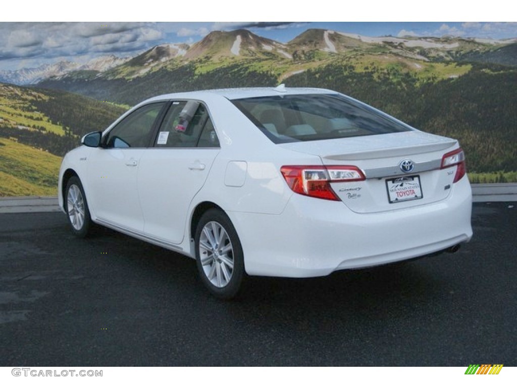 2014 Camry Hybrid XLE - Super White / Ash photo #3