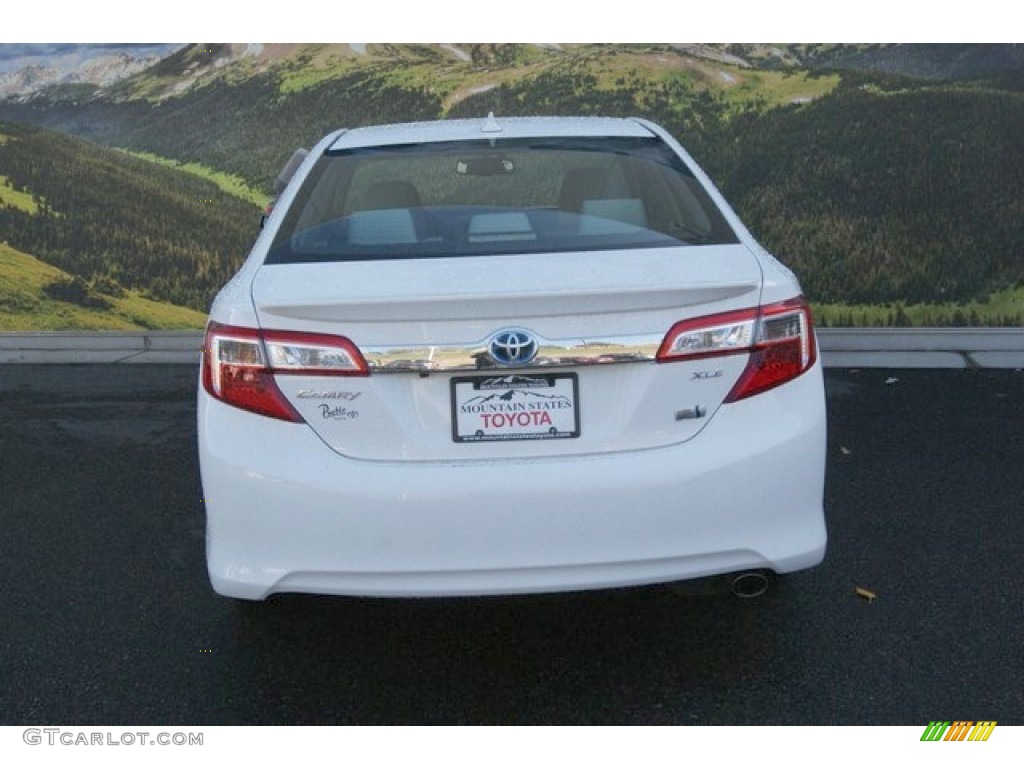 2014 Camry Hybrid XLE - Super White / Ash photo #4