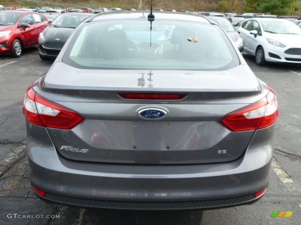 2014 Focus SE Sedan - Sterling Gray / Medium Light Stone photo #3