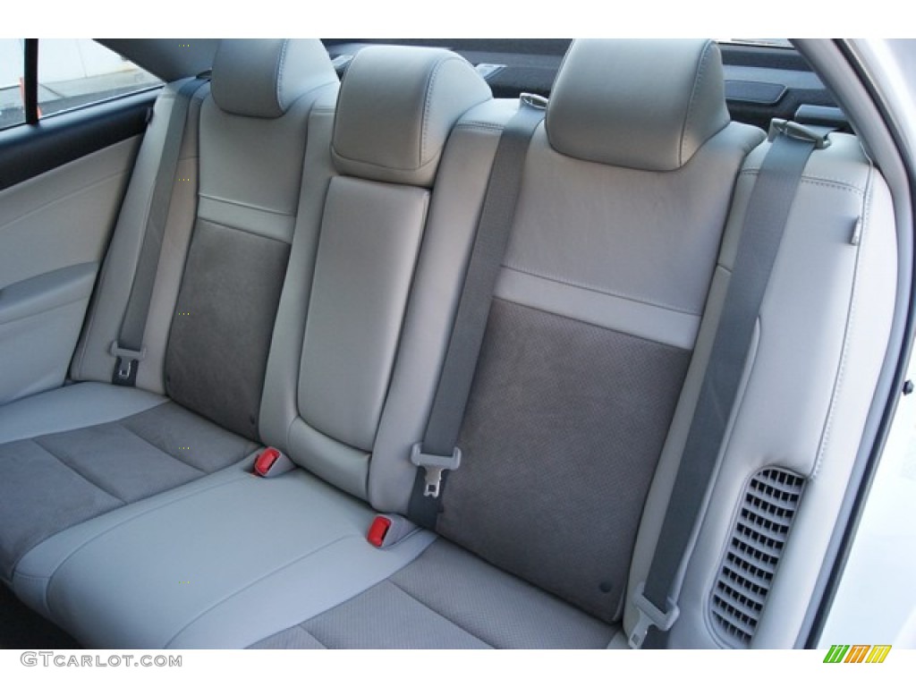 2014 Camry Hybrid XLE - Super White / Ash photo #7