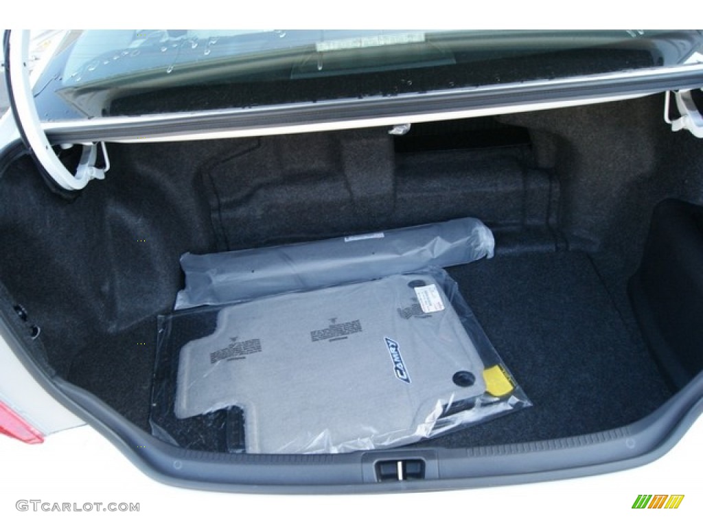 2014 Camry Hybrid XLE - Super White / Ash photo #8