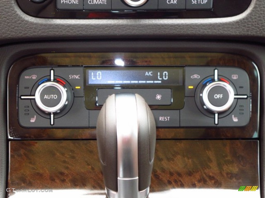 2014 Volkswagen Touareg V6 Executive 4Motion Controls Photo #87641503