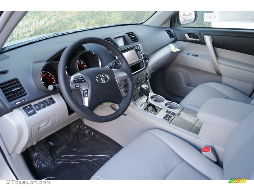 2013 Highlander SE 4WD - Classic Silver Metallic / Ash photo #5