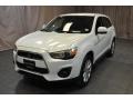 White Pearl - Outlander Sport ES Photo No. 1