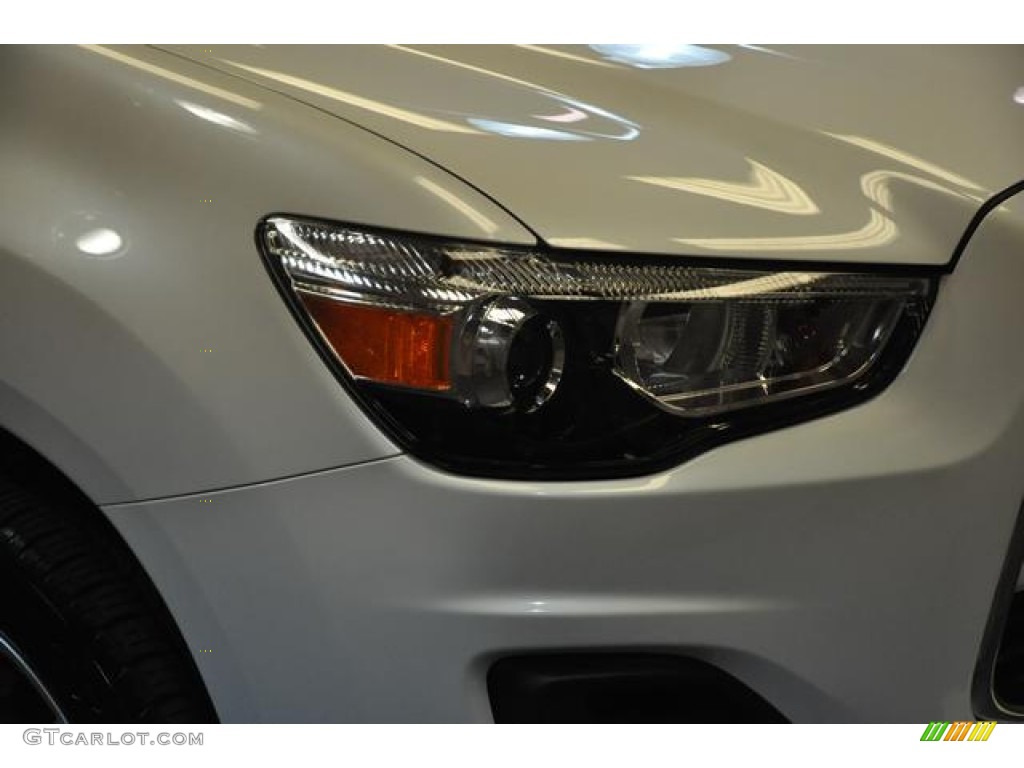 2013 Outlander Sport ES - White Pearl / Black photo #5