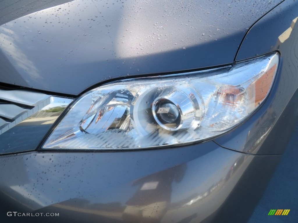 2011 Sienna Limited - Predawn Gray Mica / Light Gray photo #9