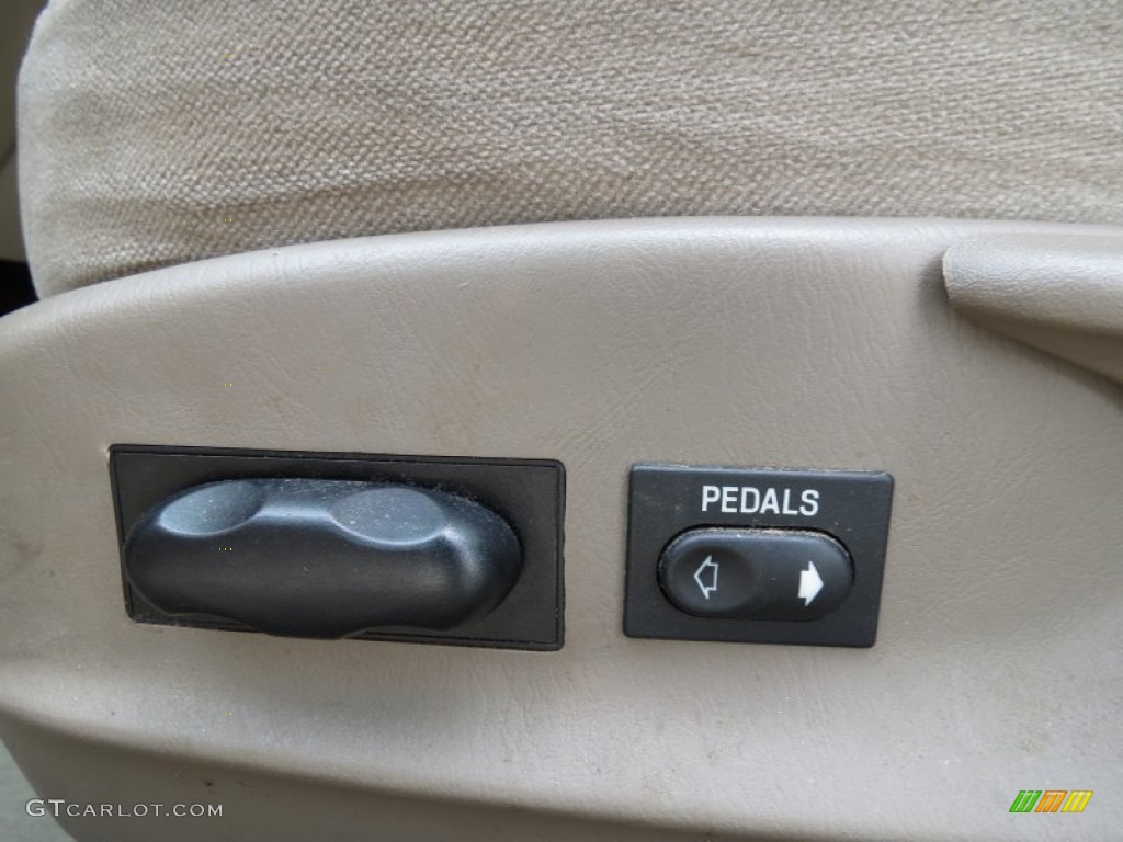 2001 Ford Taurus SE Wagon Controls Photos