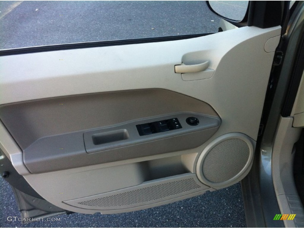 2007 Caliber SXT - Light Khaki Metallic / Pastel Pebble Beige photo #9