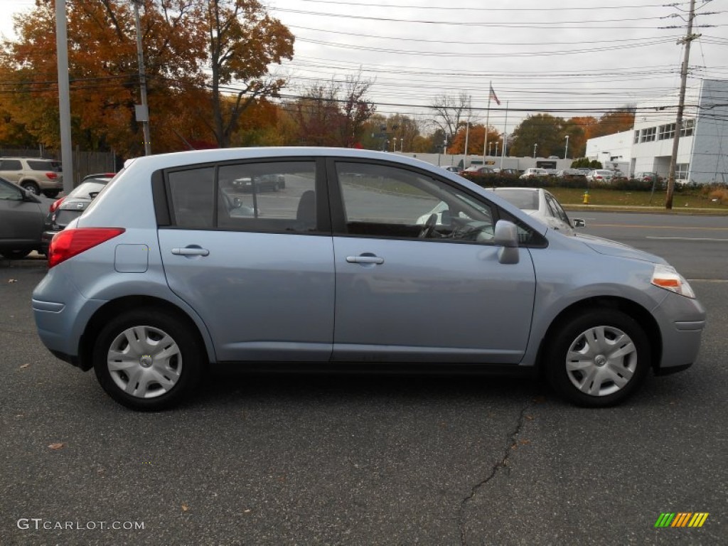 2012 Versa 1.8 S Hatchback - Arctic Blue Metallic / Charcoal photo #3