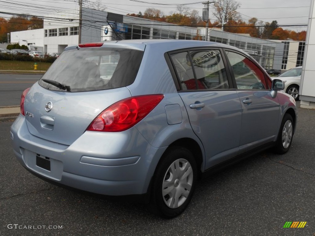 2012 Versa 1.8 S Hatchback - Arctic Blue Metallic / Charcoal photo #5