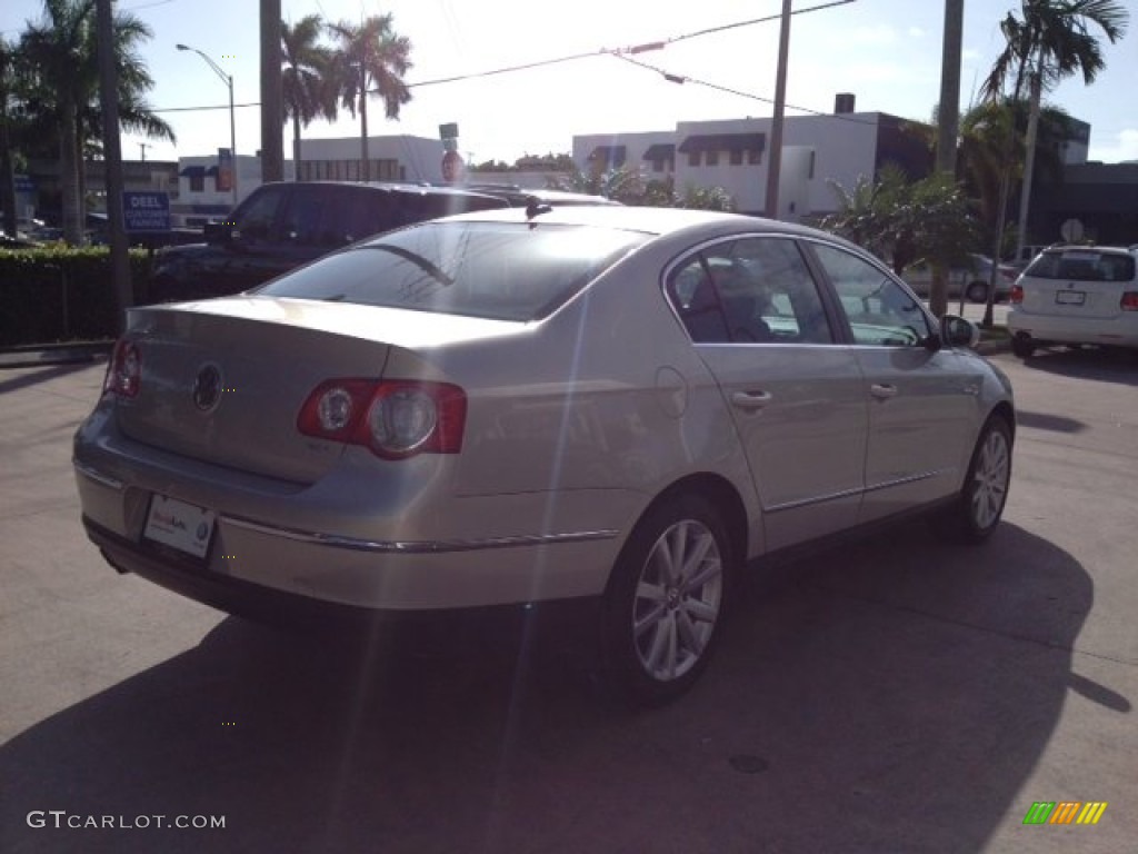 2010 Passat Komfort Sedan - White Gold Metallic / Black photo #5