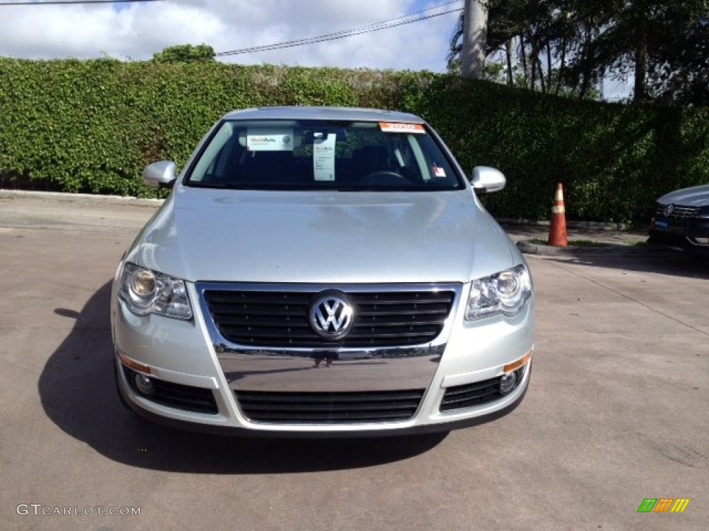 2010 Passat Komfort Sedan - White Gold Metallic / Black photo #8