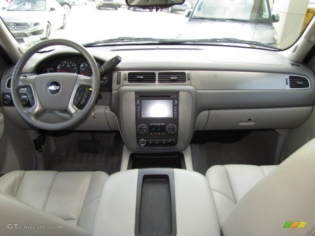 2010 Suburban LT 4x4 - Black / Light Titanium/Dark Titanium photo #3