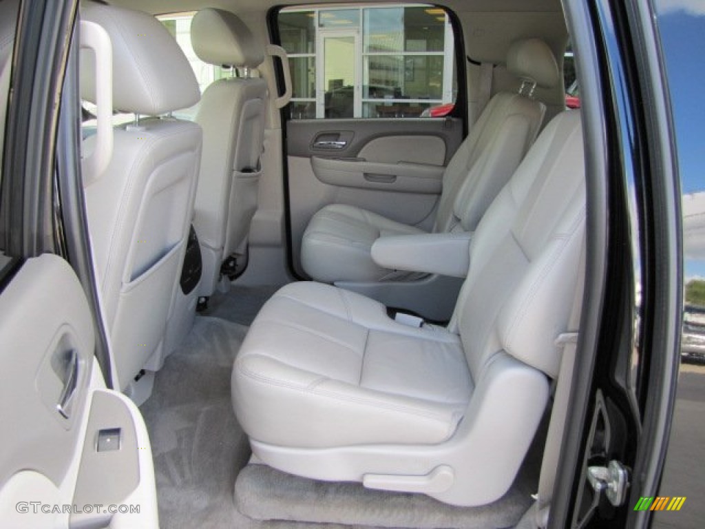 2010 Suburban LT 4x4 - Black / Light Titanium/Dark Titanium photo #4